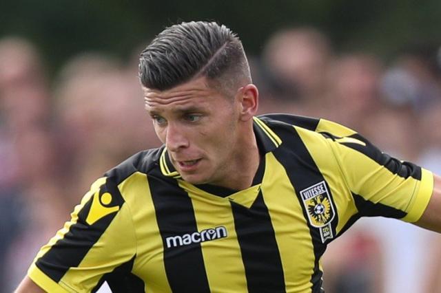 银牌的李依 银牌的李依